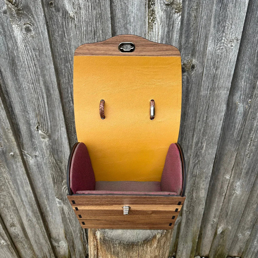 "Handgefertigter Trachtenkorb Bayern - Innenansicht mit Lederdetails"