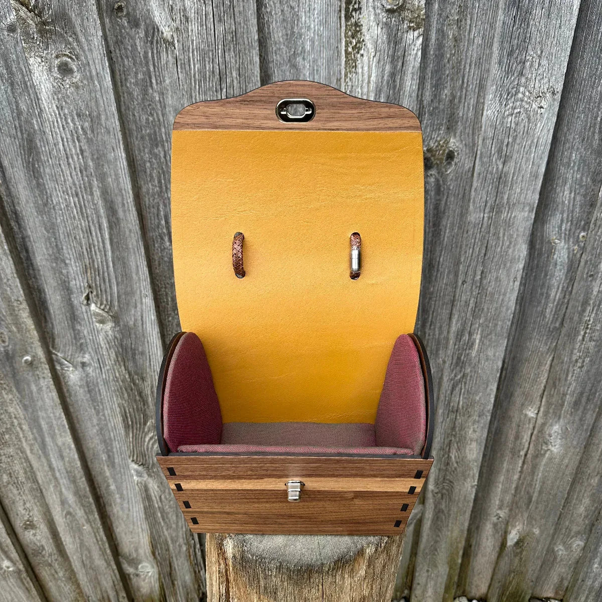 "Handgefertigter Trachtenkorb Bayern - Innenansicht mit Lederdetails"