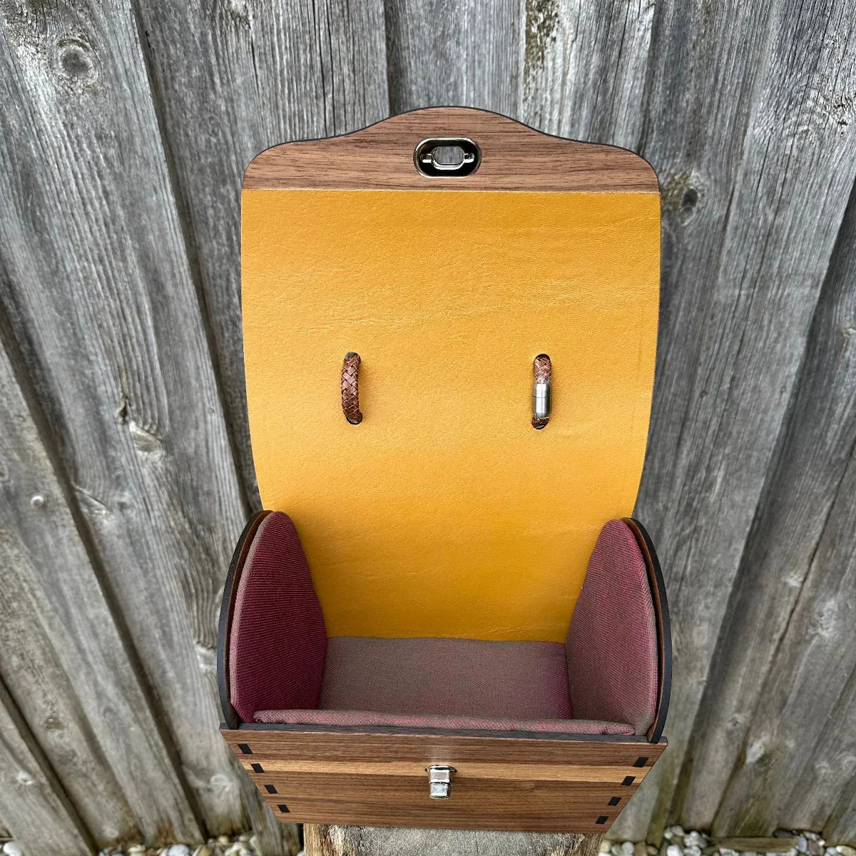 "Handgefertigter Trachtenkorb Bayern - Innenansicht mit Lederdetails"