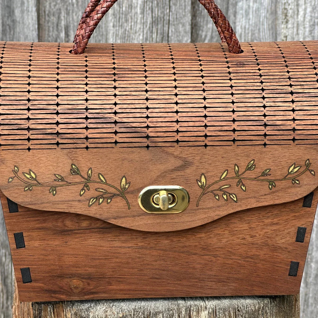  "Trachtenkorb vergoldet - Detailansicht der exklusiven Intarsienarbeit"